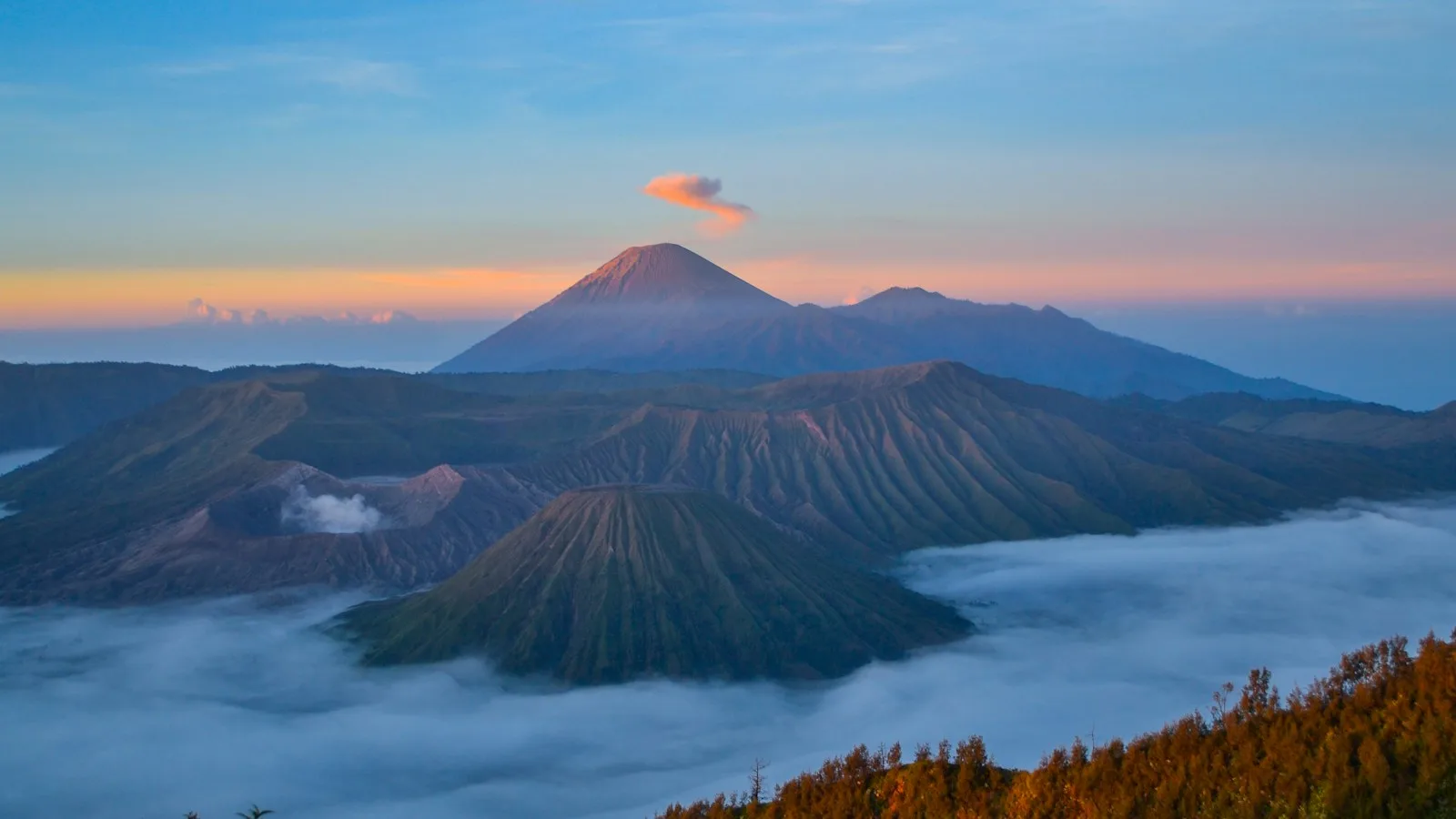 Les volcans de l'est de Java : Bromo et Ijen