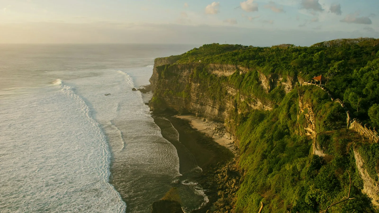 Uluwatu et la péninsule de Bukit : falaises et vagues
